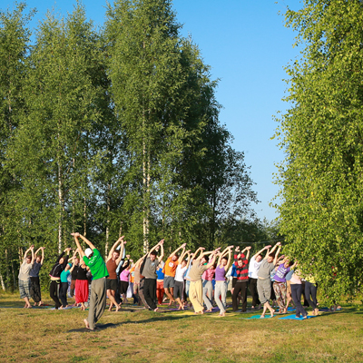 Как принципы йоги помогают жить экологичнее
